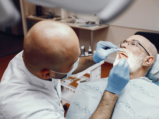 Le diverse tipologie di protesi dentarie fisse