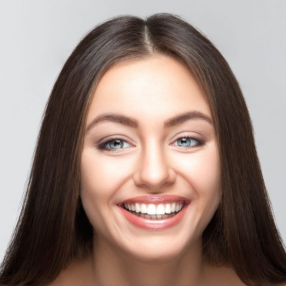 Sbiancamento dentale: la rimozione delle macchie dai denti e il miglioramento della luminosità del sorriso.