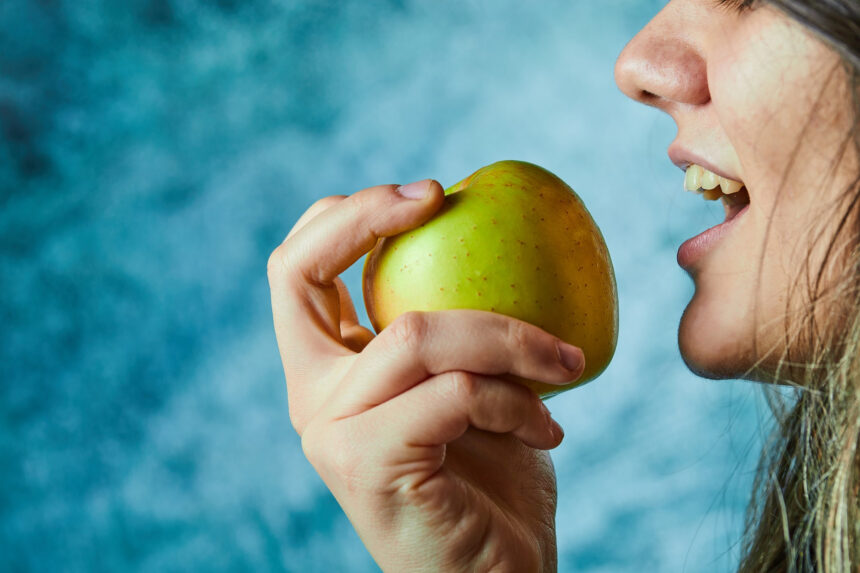 Denti e alimentazione: cosa mangiare per avere gengive sane