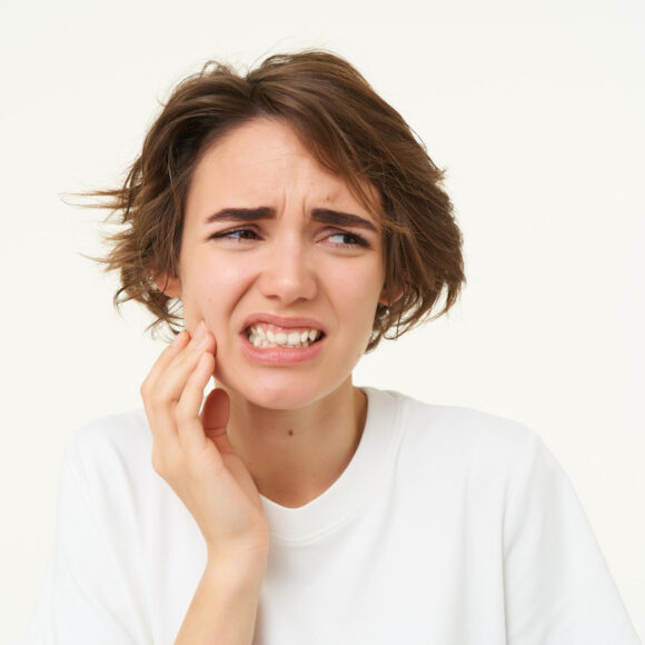 Parodontite: la malattia dentale invisibile che colpisce anche i giovani