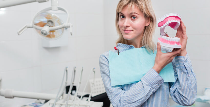 La manutenzione della protesi dentaria: consigli utili per una lunga durata