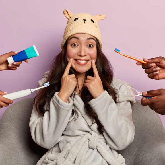 Denti bianchi tutto l’anno: routine e prodotti consigliati dal dentista