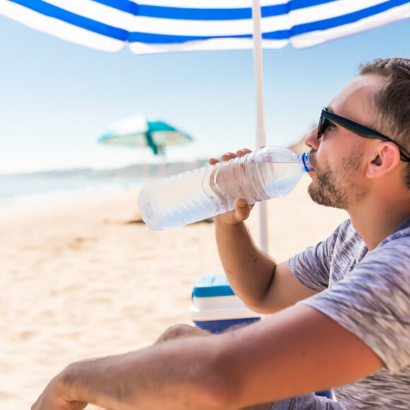 Estate e disidratazione: perché la saliva è fondamentale per la salute orale